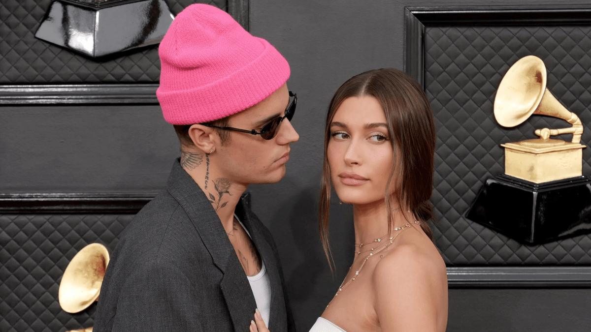 La légende de Justin Bieber dans Vogue a-t-elle humilié sa femme Hailey Bieber ? Voici ce que l'on sait.