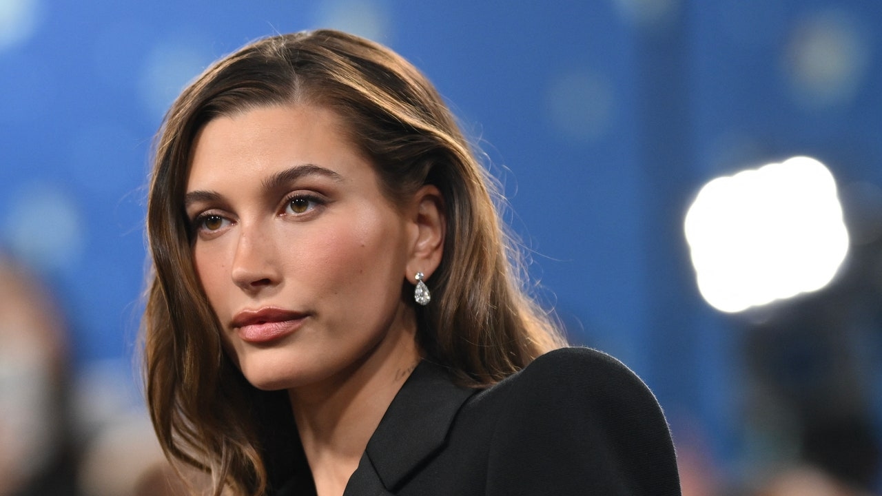 Hailey Bieber trägt in New York City Polka Dots