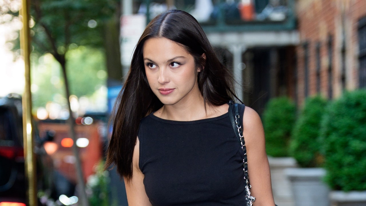 Le sneakers retrò da 55 dollari di Olivia Rodrigo sono di tendenza quest'estate