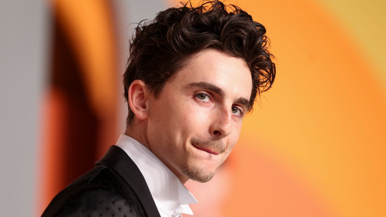 Czy Timothée Chalamet ogolił głowę? Plotki wyjaśnione