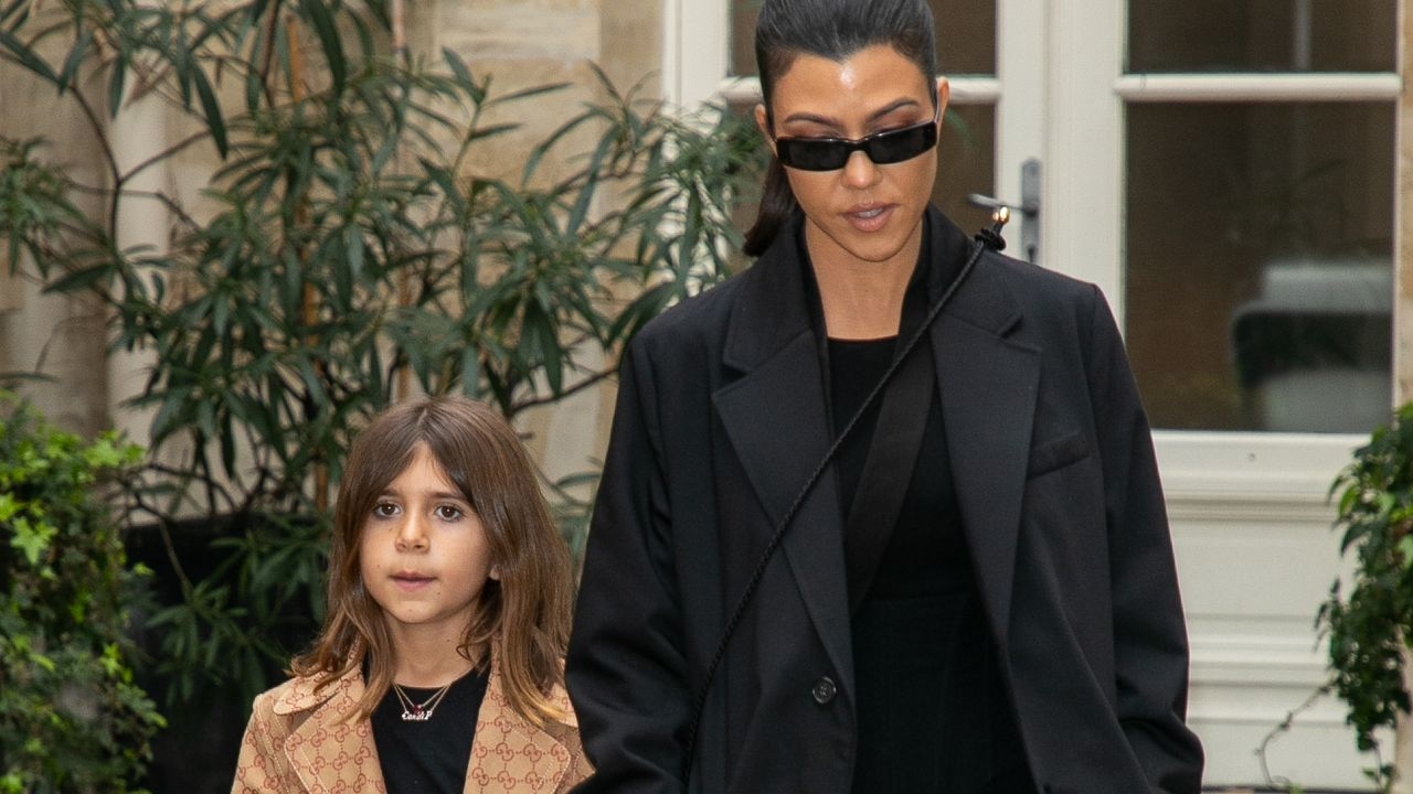 Penelope Disick sfoggia un look con stampa mucca nel post del compleanno di Kourtney Kardashian