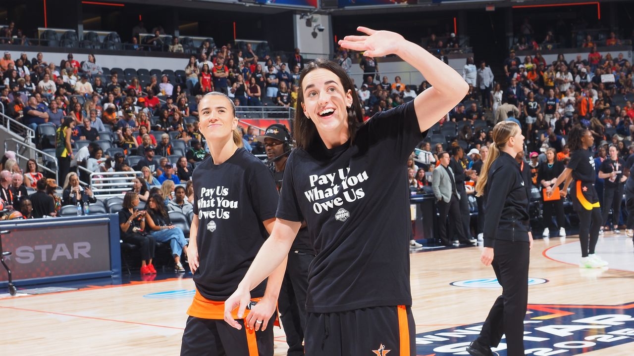 Les joueuses de la WNBA portent des t-shirts « Payez-nous ce que vous nous devez » lors du match des étoiles