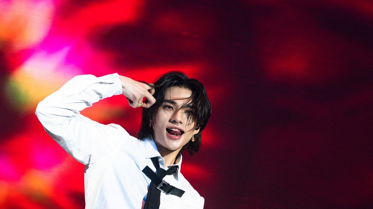Stray Kids'ten Hyunjin, Son Trend Olarak Grup Tişörtlerini Benimsiyor