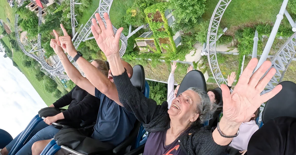 Unusual. An 85-year-old woman from Baden has already completed 3,333 roller coaster rides to… relieve her back.