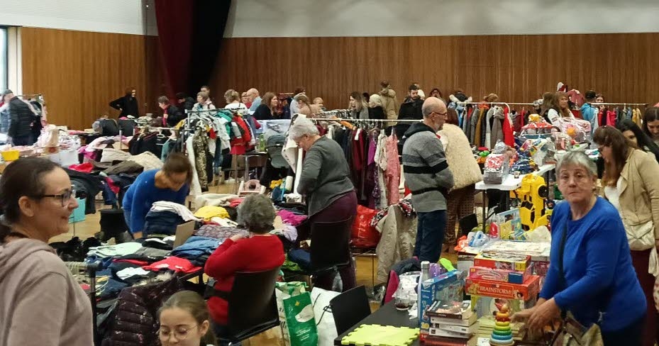 Turckheim. Étoile de Monique giyim alışverişi devam ediyor