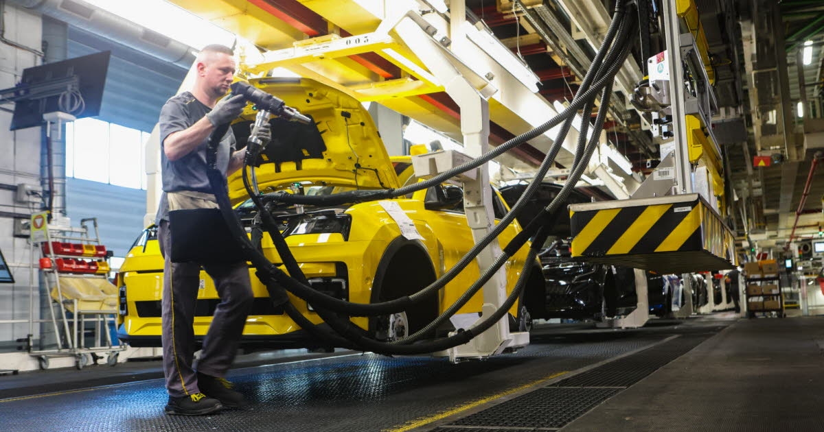 Automobile. "It would be disastrous to abandon the 2035 target": the end of combustion-engine cars postponed?