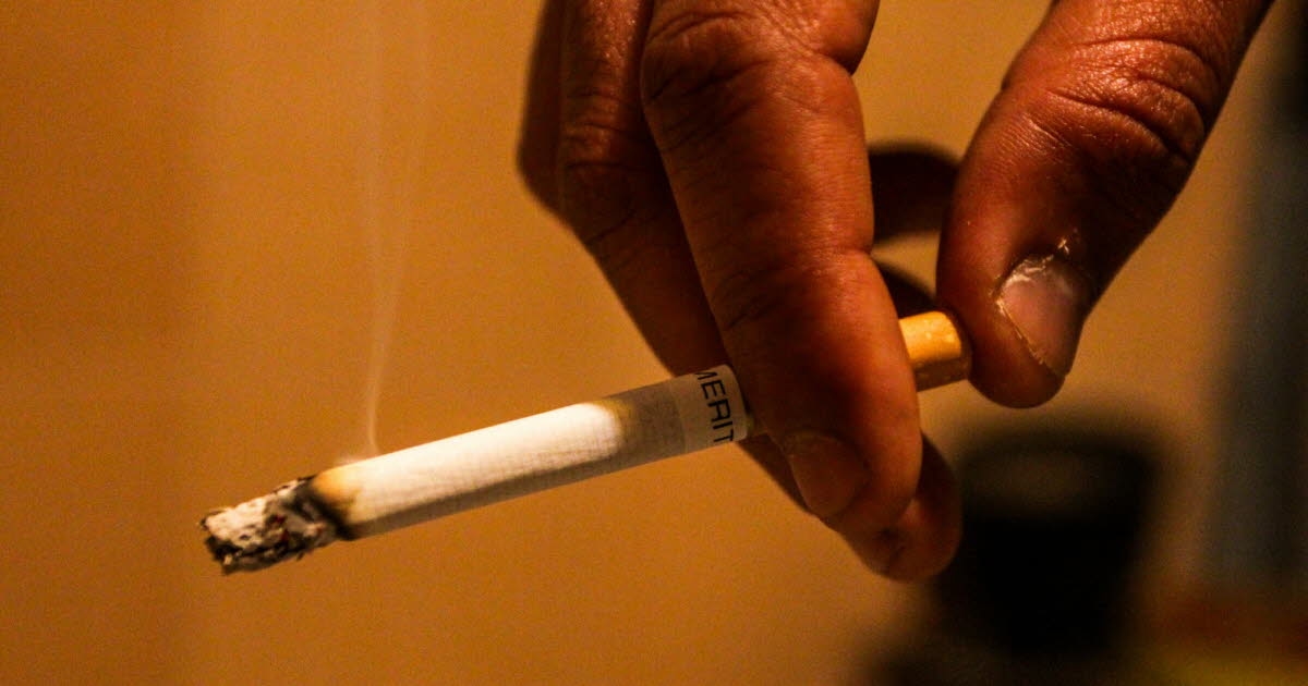 Testimonies. Cigarette ban: "It was about time" for some, "social exclusion" for others