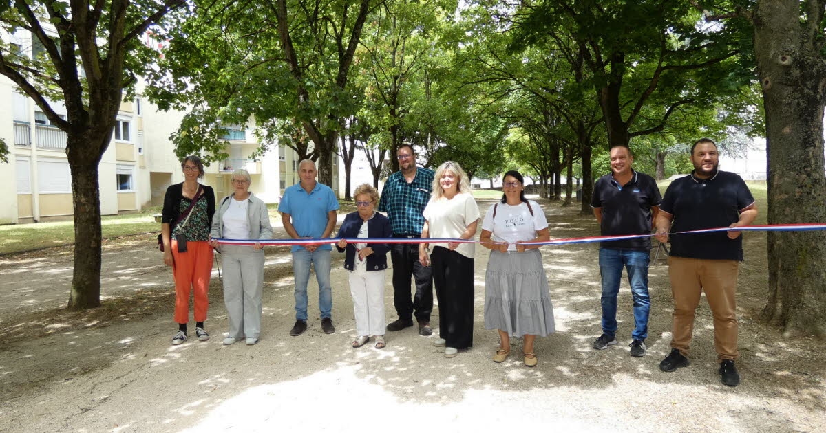 Chalon-sur-Saône. La avenida central del barrio de Plateau-Saint-Jean ha sido remodelada para los residentes.