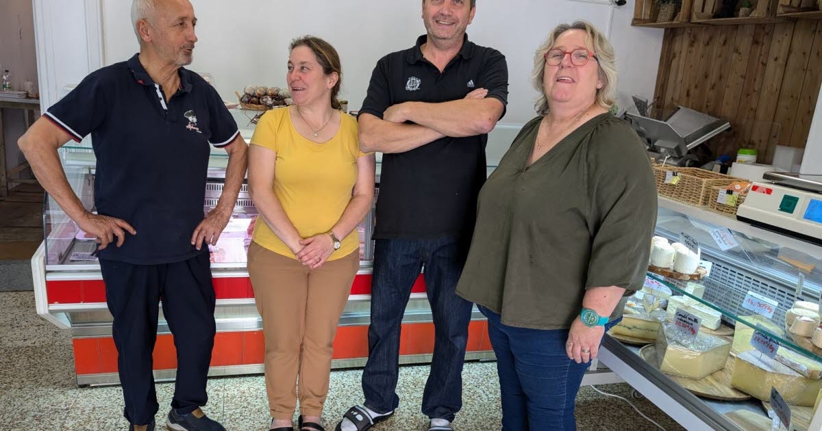 Cormatin. De supermarkt in het stadscentrum is weer geopend.