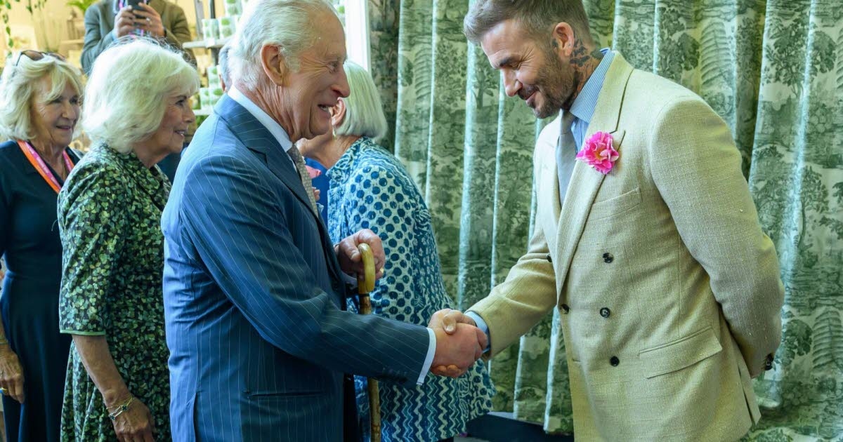 Verenigd Koninkrijk. Sir David en Lady Victoria: David Beckham werd geridderd door koning Karel III.
