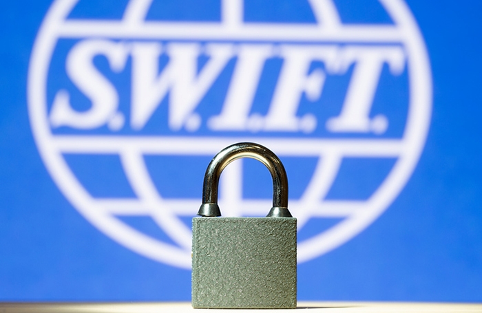 A UE quer cortar o SWIFT para bancos que operam na Rússia no próximo pacote de sanções