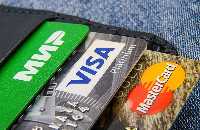 Le autorità hanno proposto di creare un sistema per registrare tutte le carte bancarie possedute dai russi