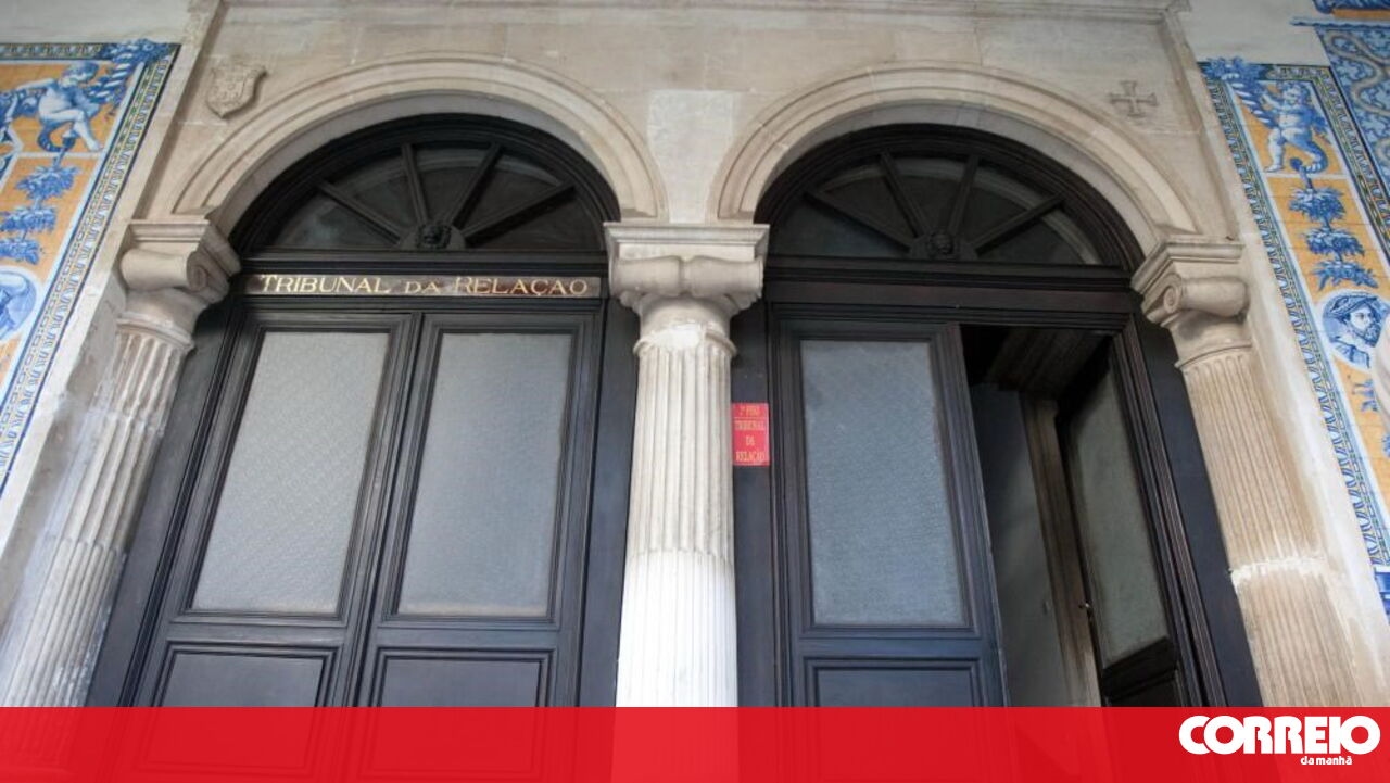 <![CDATA[ Responsáveis pelo programa de vacinação acusados de favorecer deputado com vacina Covid-19 em Vila Nova de Foz Côa  ]]>