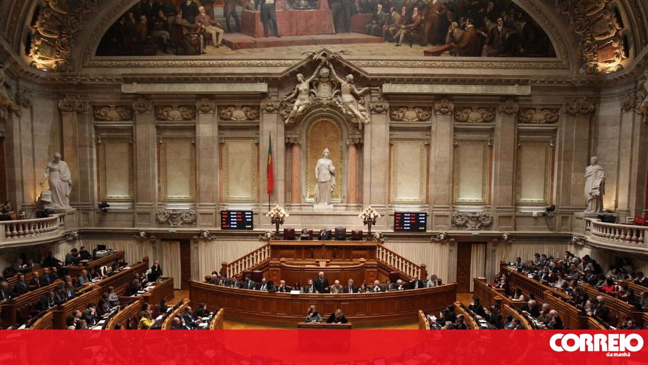 <![CDATA[ Alterações à lei de estrangeiros e nova unidade na PSP votadas hoje no parlamento ]]>