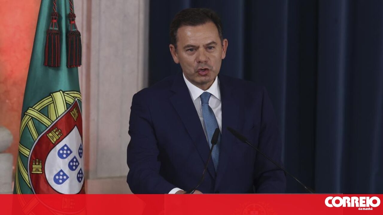 <![CDATA[ Portugueses defendem Governo minoritário sem acordos escritos ]]>