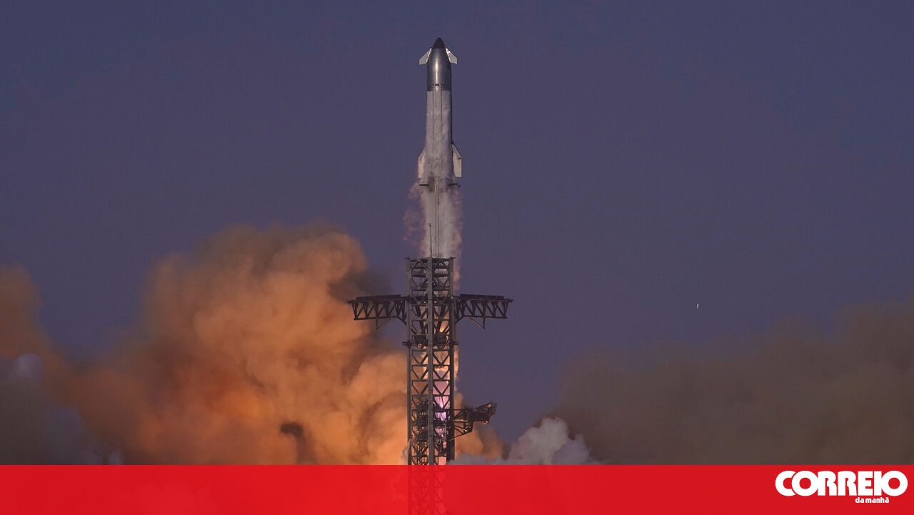 <![CDATA[ Foguetão da viagem a Marte mal consegue sair da Terra ]]>