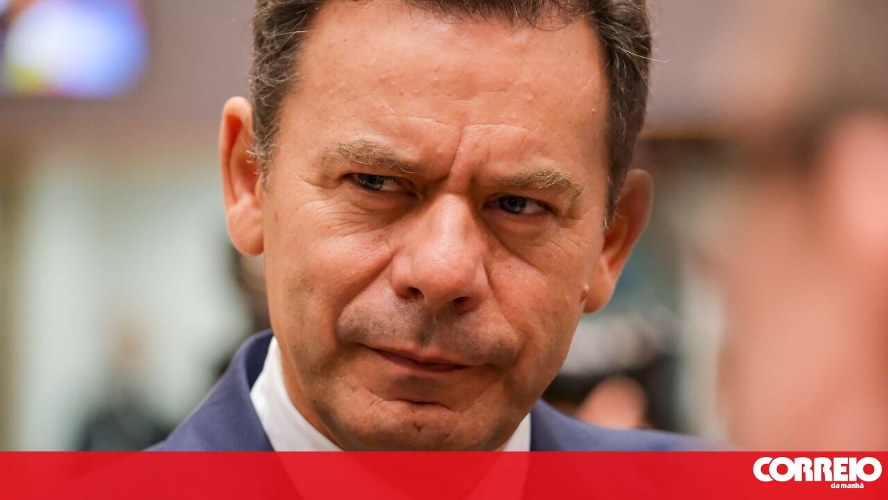 <![CDATA[ Montenegro admirado com críticas da oposição ]]>