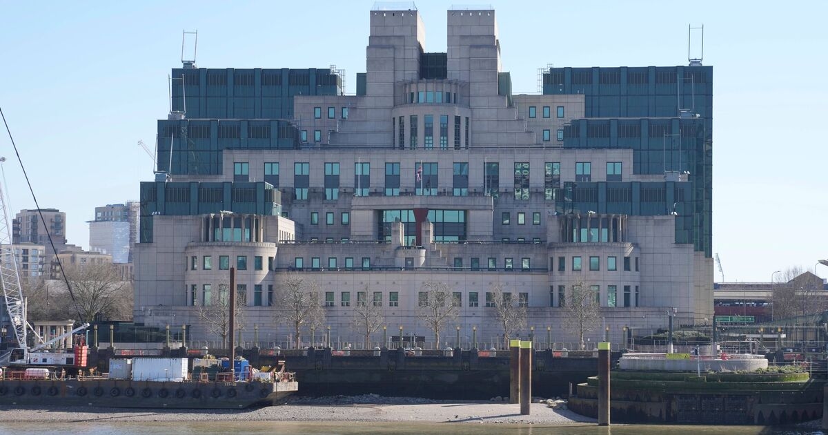 De Britse spionagedienst MI6 kreeg haar eerste vrouwelijke baas, die de naam 'Beijing Barbara' kreeg.