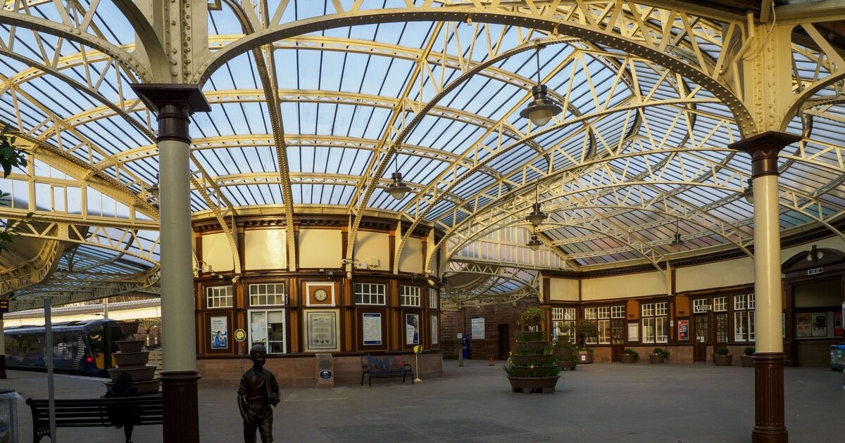 Il piccolo villaggio del Regno Unito dove la "meravigliosa" stazione ferroviaria vale da sola il viaggio