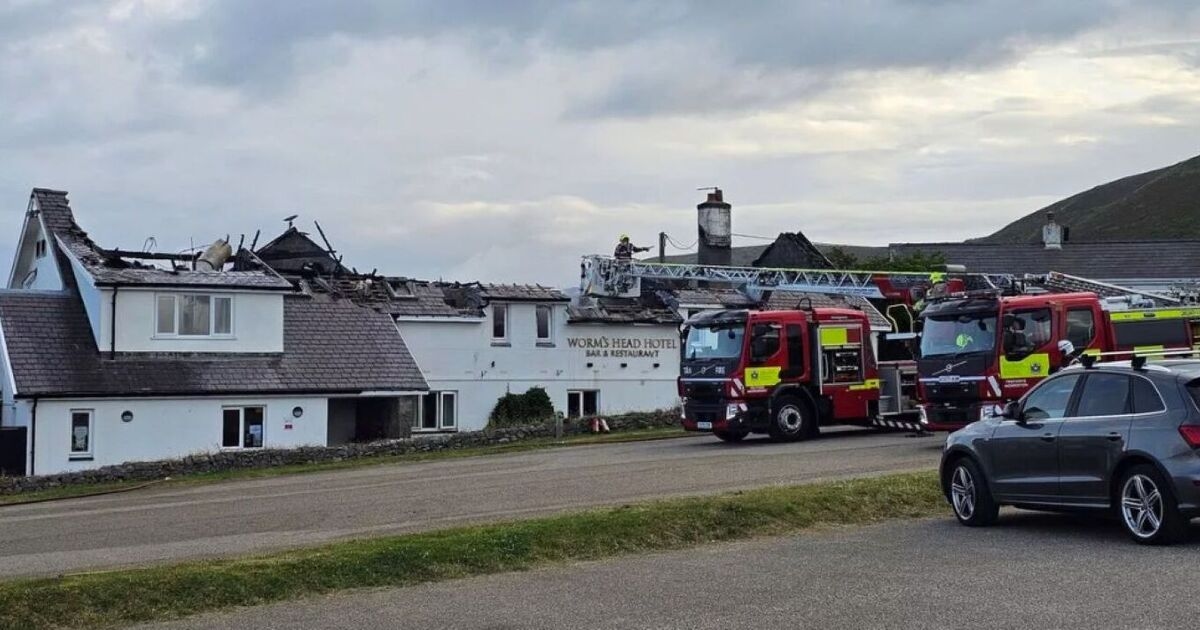 Un enorme incendio devasta uno splendido hotel in una famosa località turistica del Regno Unito