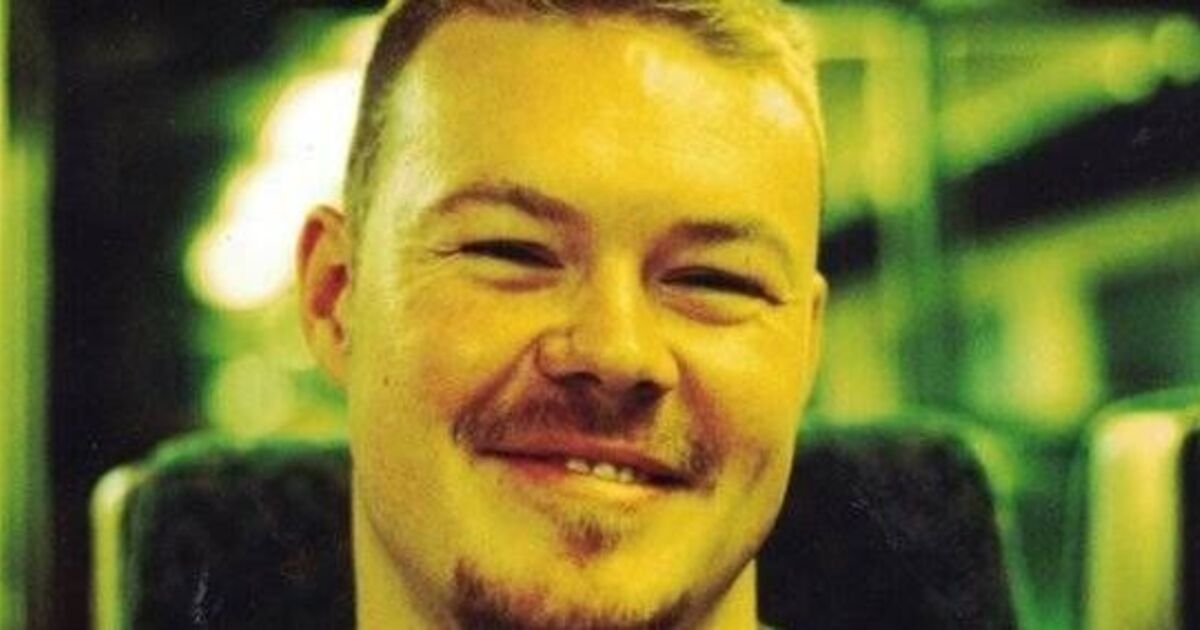 Dad's desperate plea to find son who vanished 20 years ago after never arriving at work