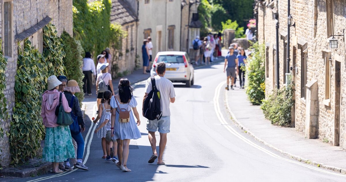 Le petit village constamment nommé le plus beau du Royaume-Uni où les touristes rendent les habitants fous
