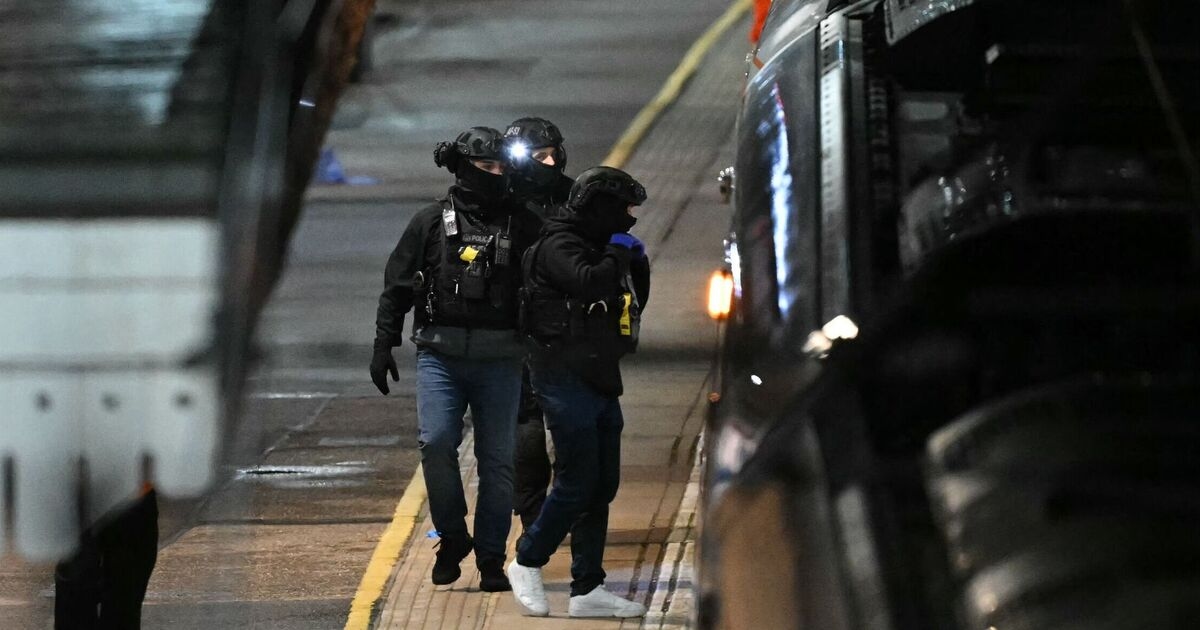 Messerattacke im Zug von Huntingdon: 10 Verletzte bei Amoklauf – 9 Menschen kämpfen um ihr Leben