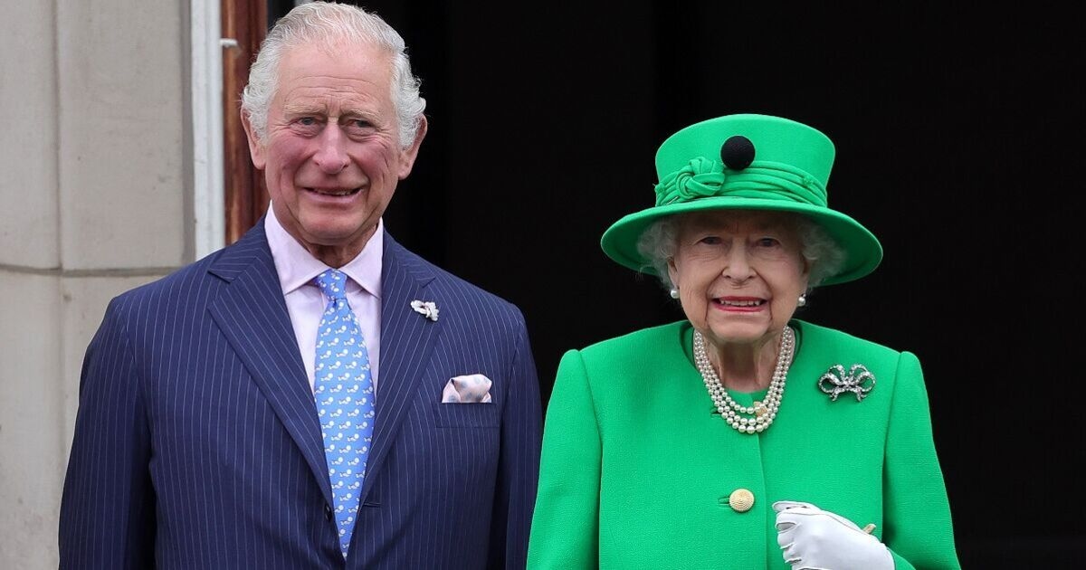 Rainha Elizabeth 'devastada' com o relacionamento do Rei Charles com importantes membros da realeza