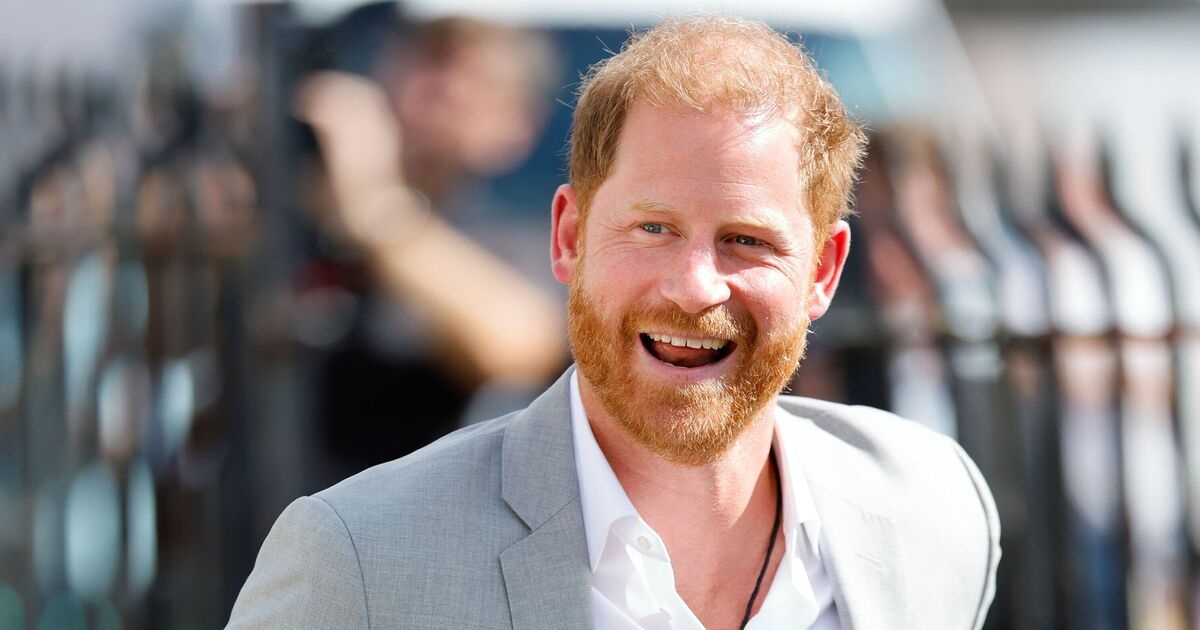 Prins Harry 'vraagt ​​vriend' over terugkeer naar het VK in belangrijke hint over de toekomst van Sussexes