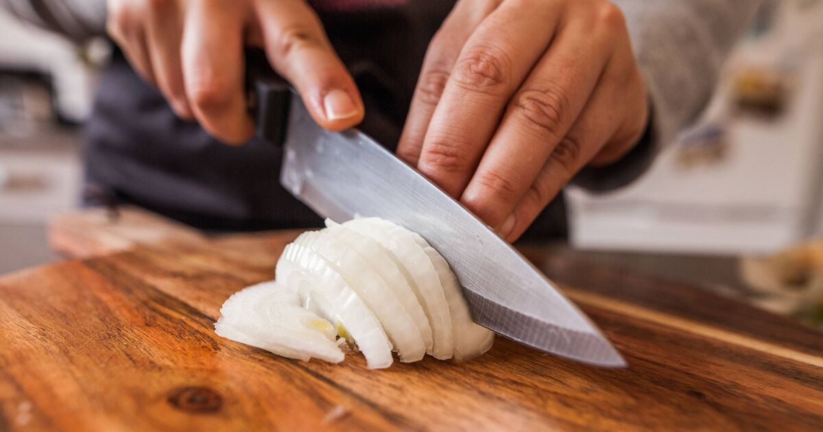 Onions don't make eyes water when you use method doctor swears by