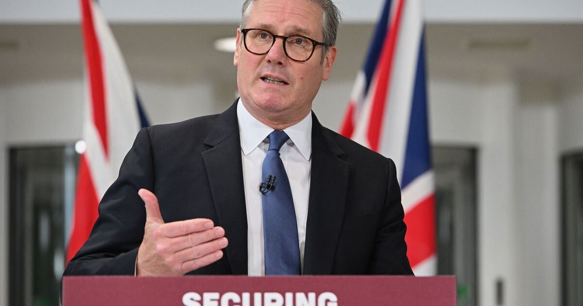 Keir Starmer é acusado de "mentir para o público britânico" após acordo com Chagos custar até £ 30 bilhões