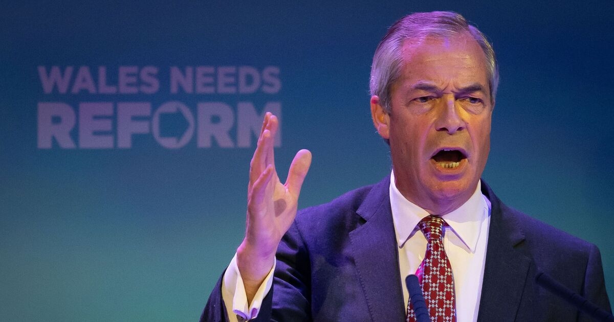 Nigel Farage slams Keir Starmer over small boats crisis – 'stop blaming France and act!'