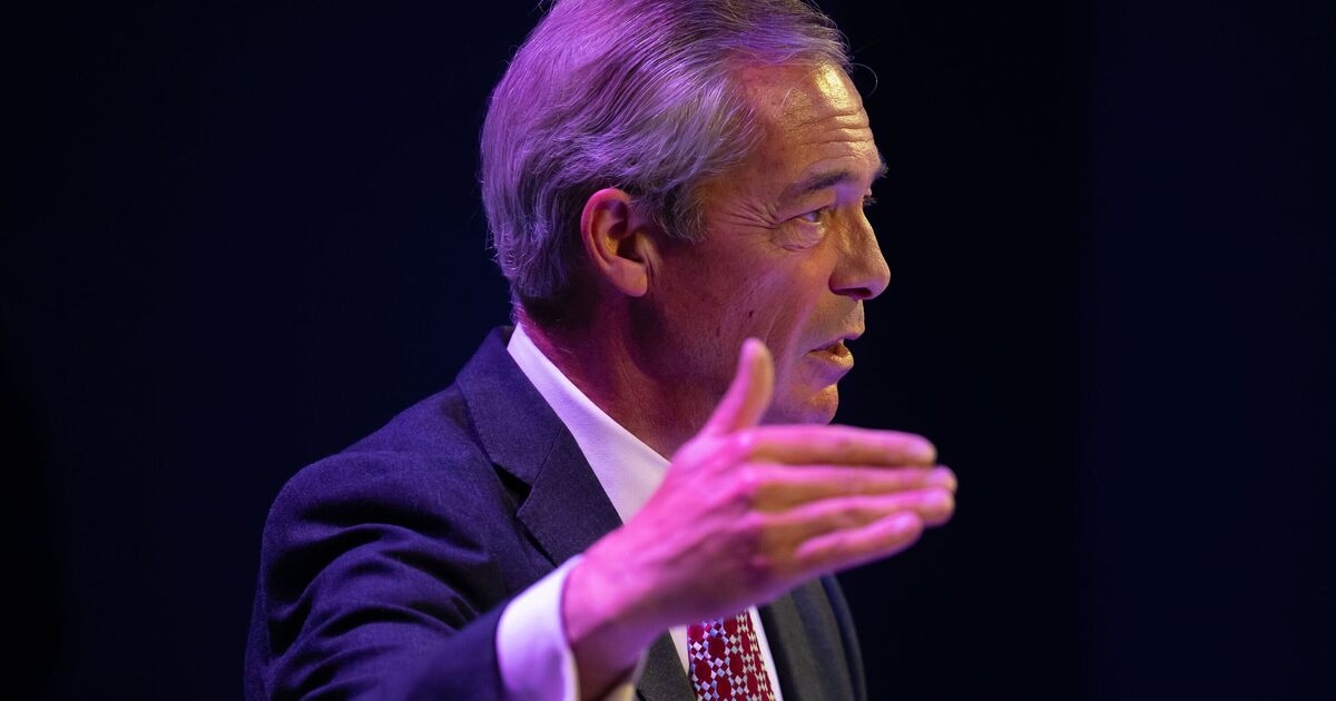 Nigel Farage prepara a la Marina Real para la confrontación migratoria en Francia bajo el gobierno reformista.