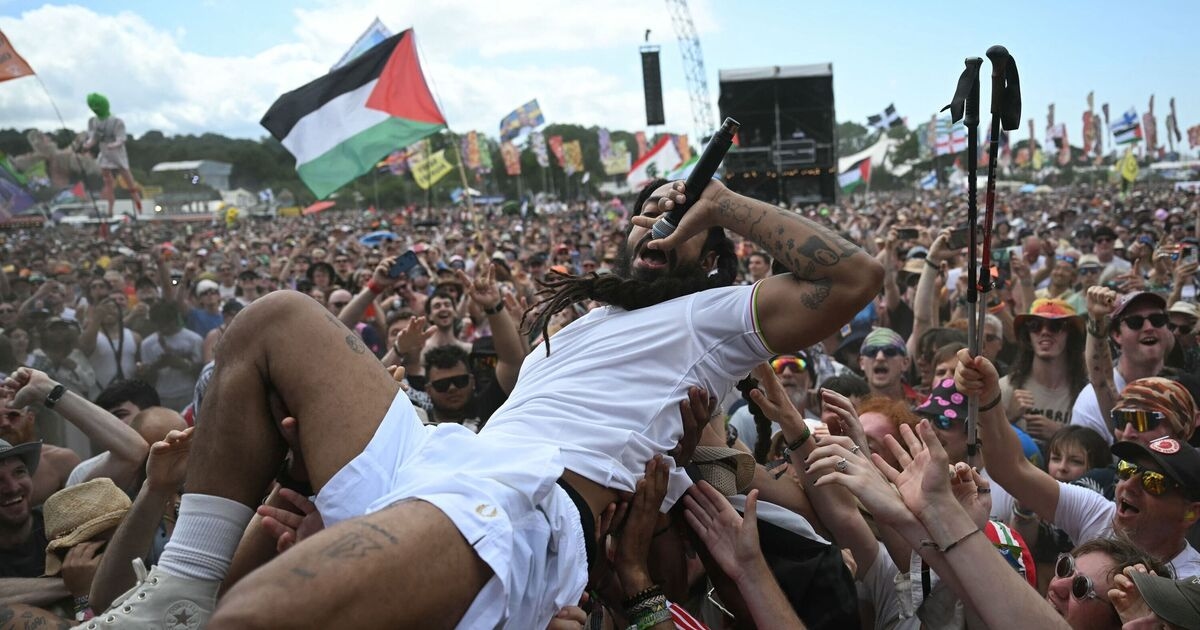 La BBC en crisis mientras los políticos se unen ante el "espantoso espectáculo" de los viles cánticos de Glastonbury
