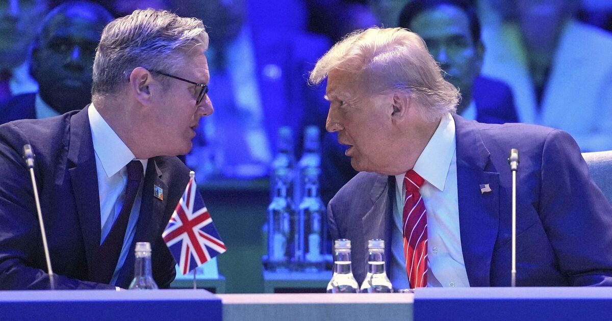 El rígido Keir Starmer se está "aferrando" al carisma de Donald Trump para hacerse popular