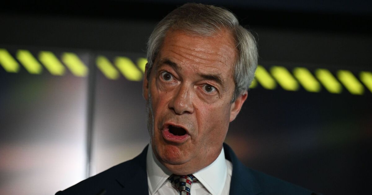 Nigel Farage, furioso, si scatena per il nuovo record di asilo sotto il partito laburista: "Disastro!"