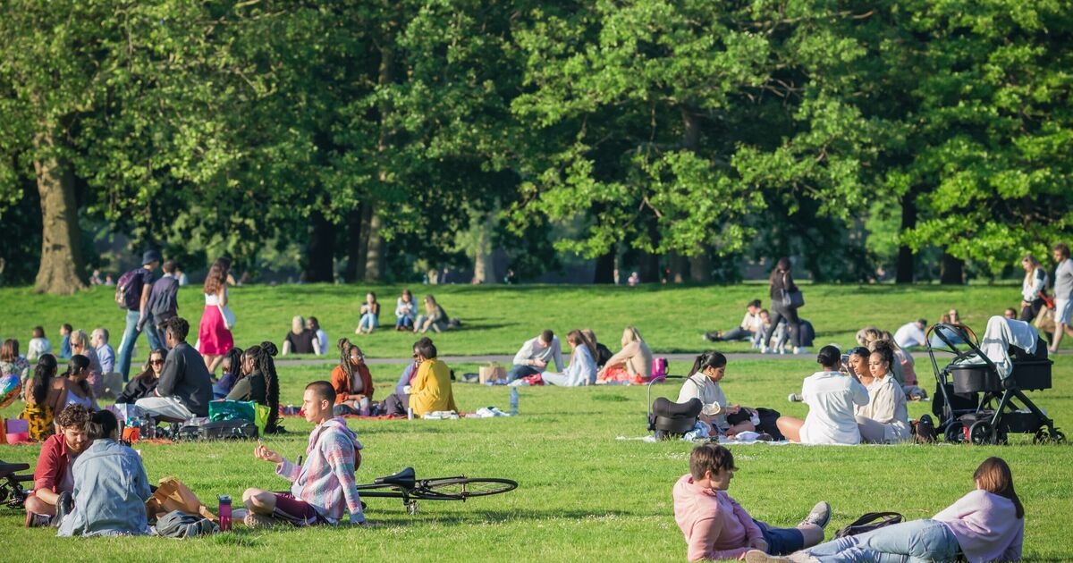 A previsão do tempo de longo prazo do Met Office alerta para mais sofrimento causado por ondas de calor para os britânicos