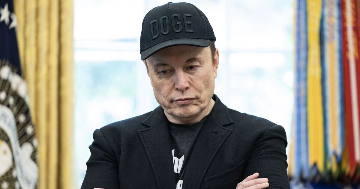 A Elon Musk se le pidió regresar a la Casa Blanca después de que terminó su cargo, pero fue rechazado, dice una fuente.