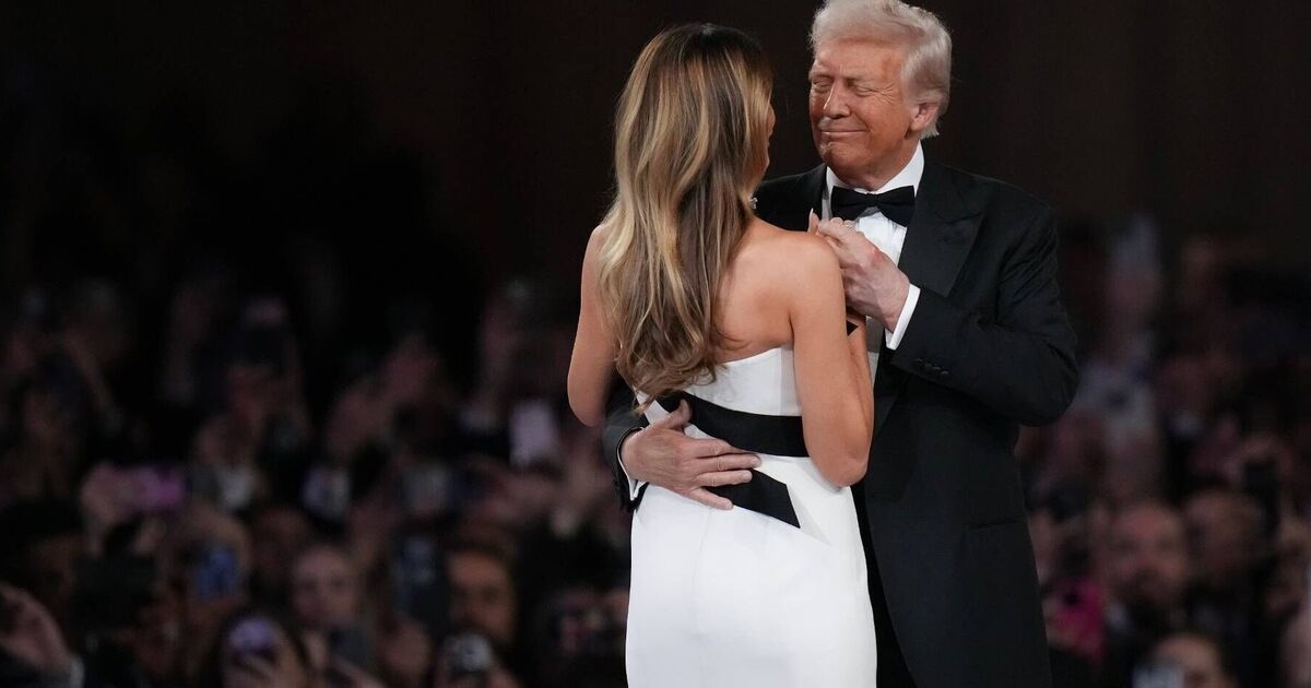 Gli "ordini" di Melania Trump a Donald Trump colti da un lettore labiale al funerale del Papa
