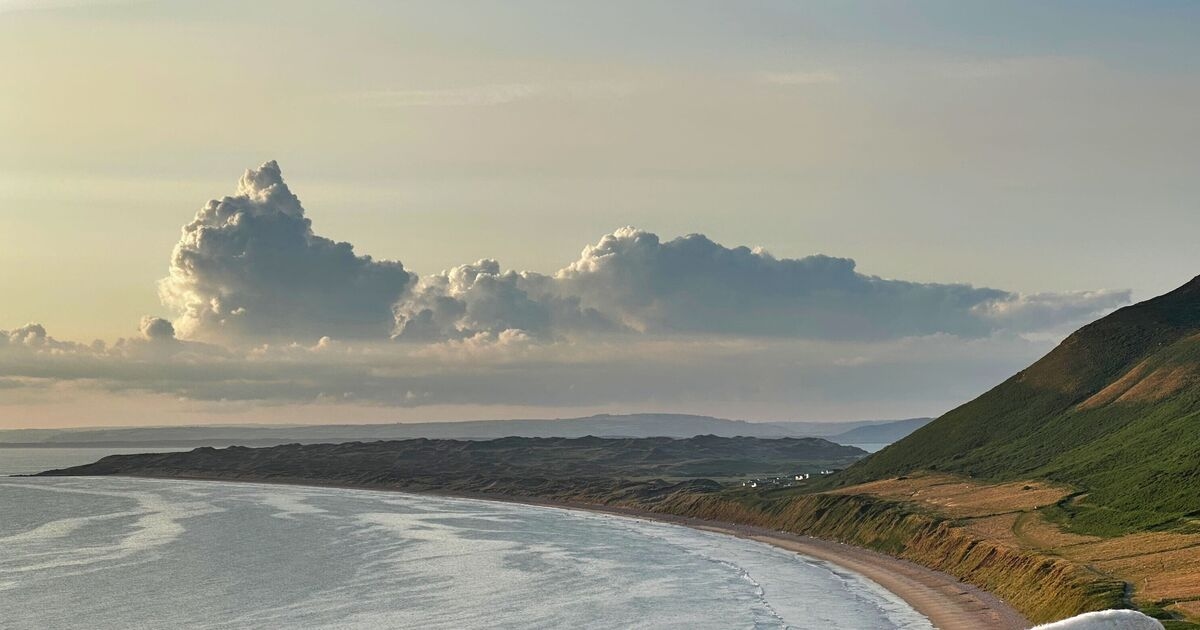 La playa "inolvidable", nombrada número 1 en el Reino Unido, tiene vistas espectaculares y costas de arena.
