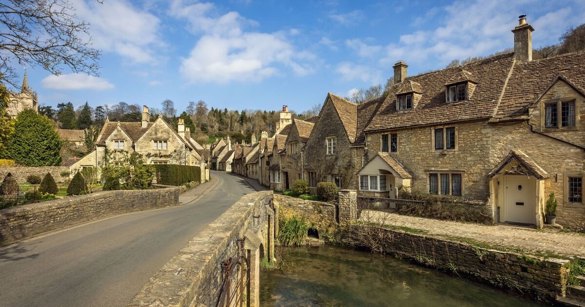 Mooi Brits dorpje waar Downton Abbey werd gefilmd en dat 'in eeuwen nauwelijks is veranderd'
