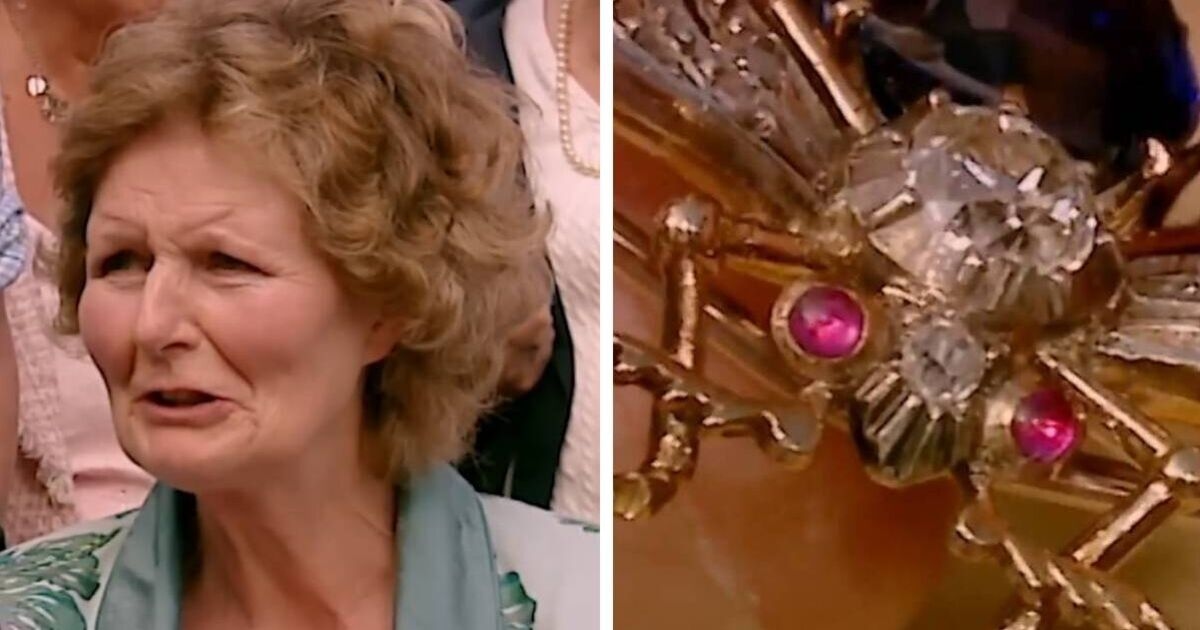Una invitada de Antiques Roadshow frunce el ceño ante el alto precio que pagan por los broches "falsos" de su madre.