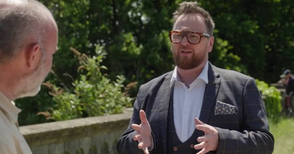 Especialista do Antiques Roadshow fica desanimado quando convidado se recusa a vender estátua da tia, apesar do preço