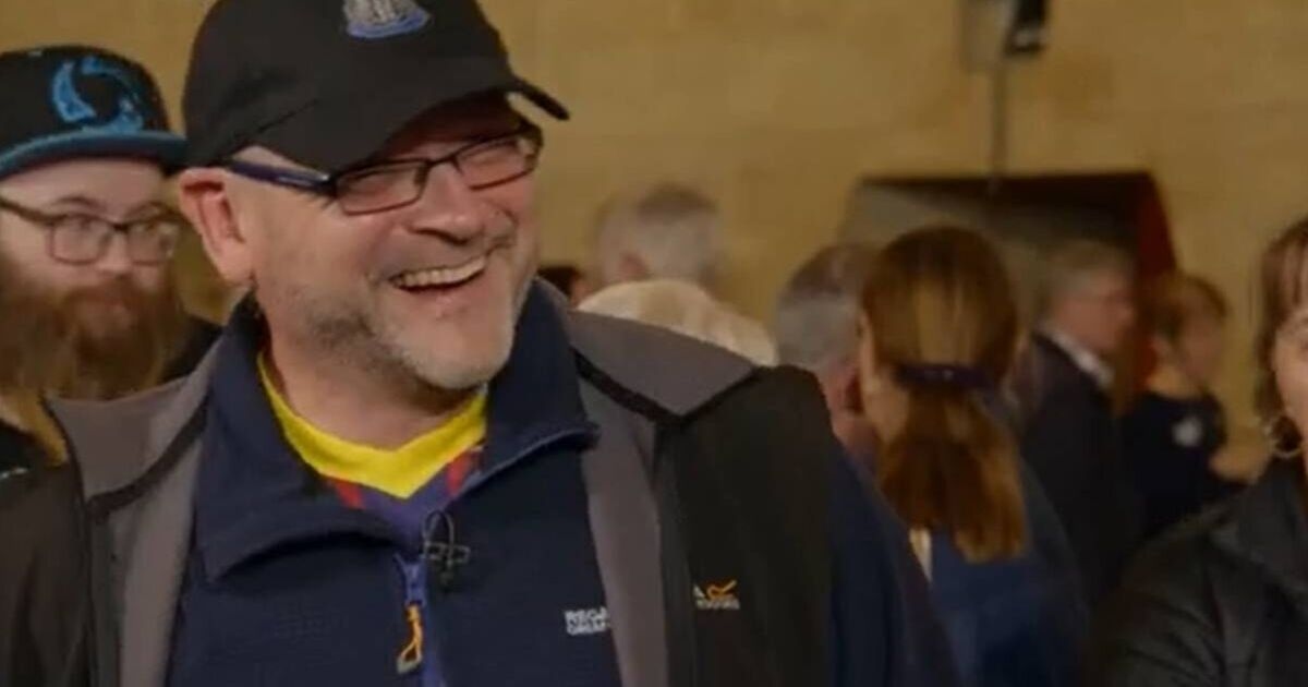 Antiques Roadshow guest can't stop laughing at staggering value of old bicycle