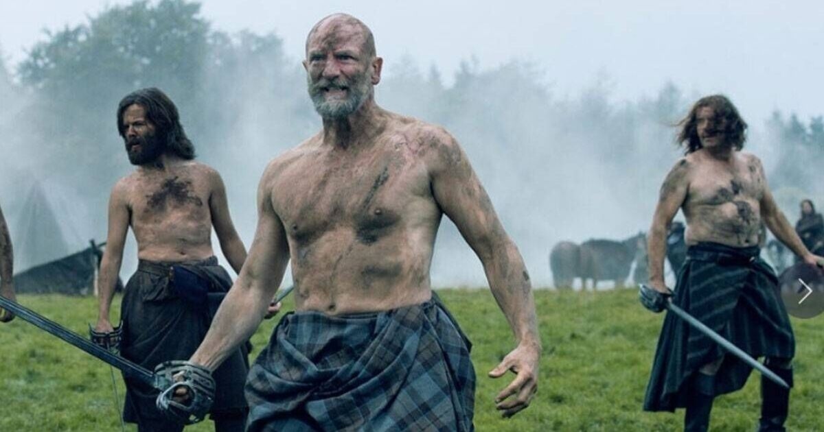 La estrella de Outlander admite que "presionaron" para un cambio importante en la escena de la muerte