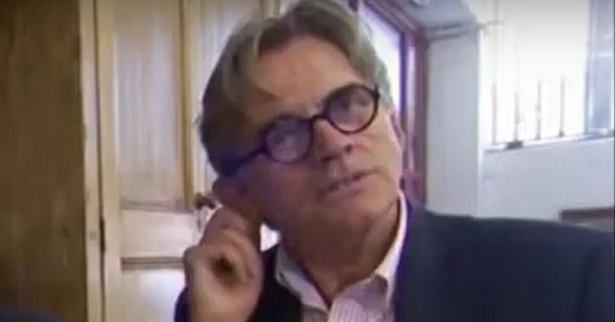 Flog It ist „peinlich“, da der Moderator beim horrenden Auktionspreis „falsch liegt“
