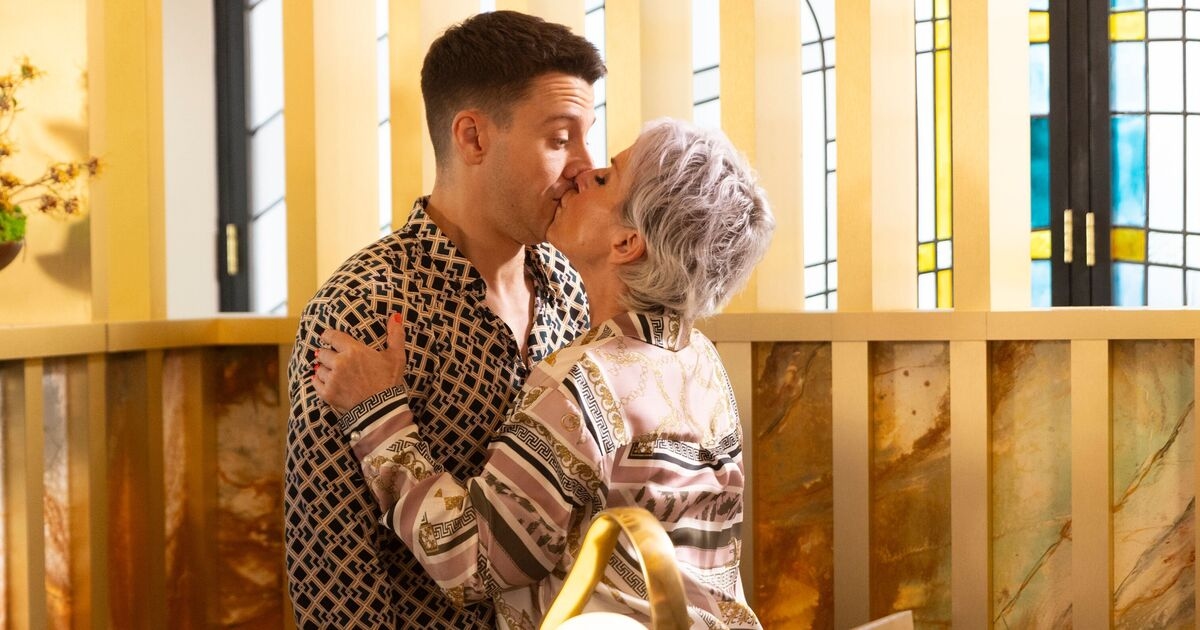 Coronation Street'te yürek burkan olay: Ciddi derecede hasta olan Debbie yıkıcı bir hamle yaptı