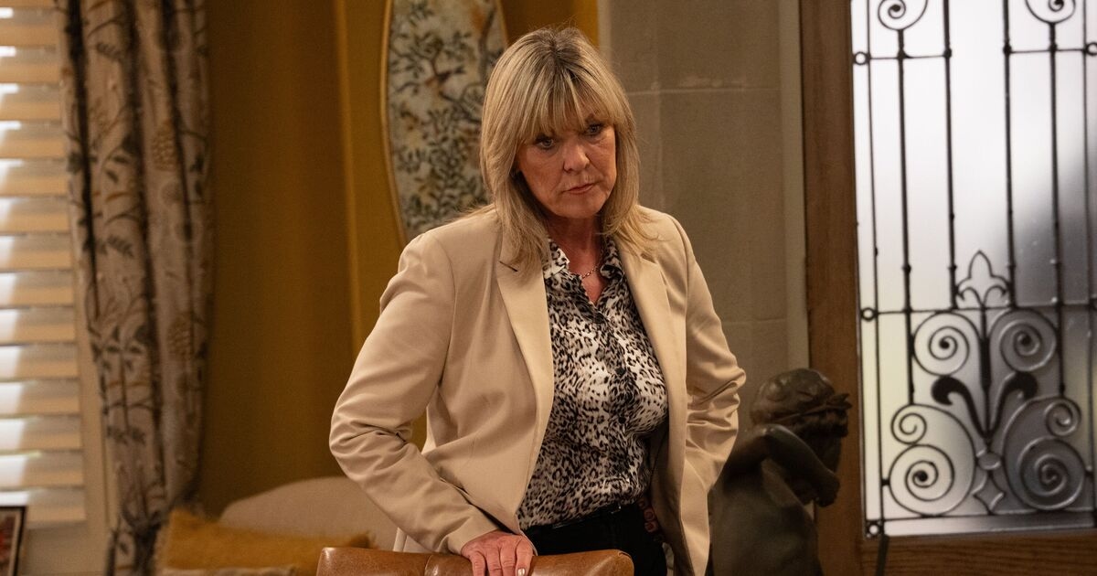 Kim Tate, de Emmerdale, deixa a vila enquanto Moira Barton sai com uma decisão impossível