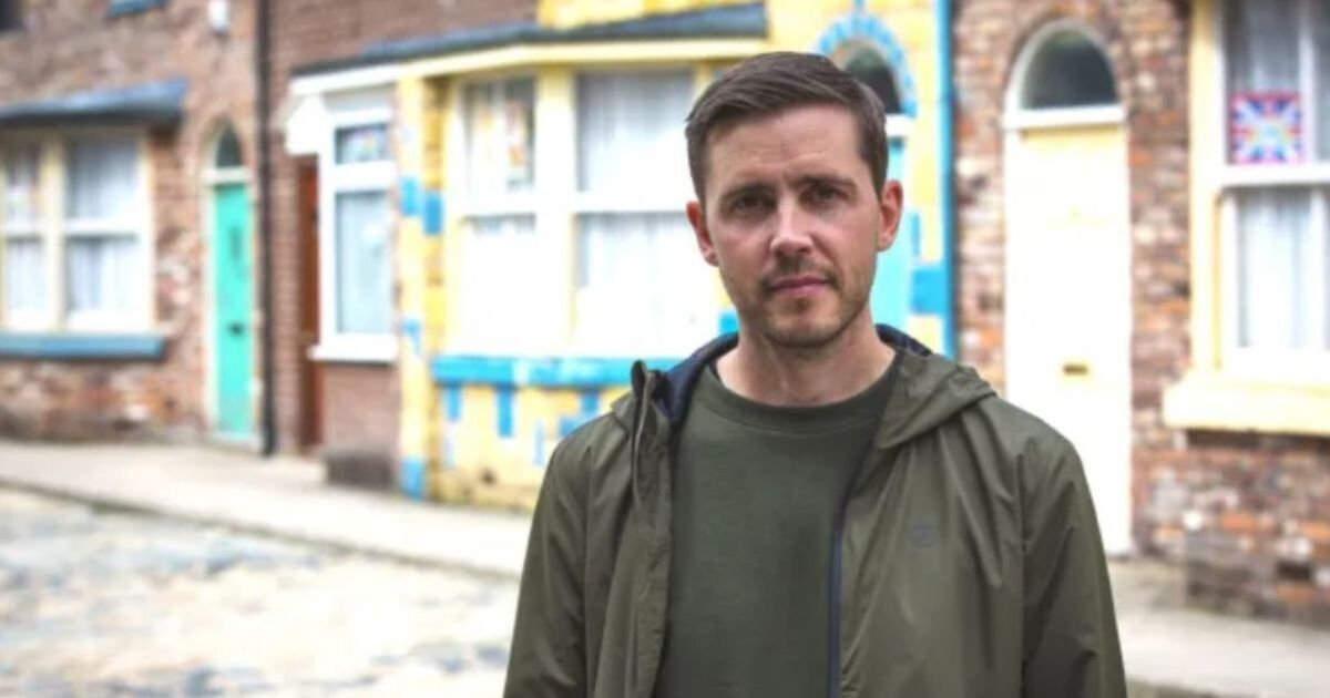 Coronation Street'ten Todd Grimshaw, Danielle Silverton'ın gizli aşkını ortaya çıkarıyor