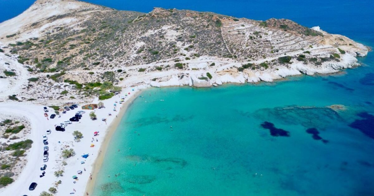 A linda pequena ilha grega com as 'águas mais cristalinas' do mundo - não Corfu ou Creta